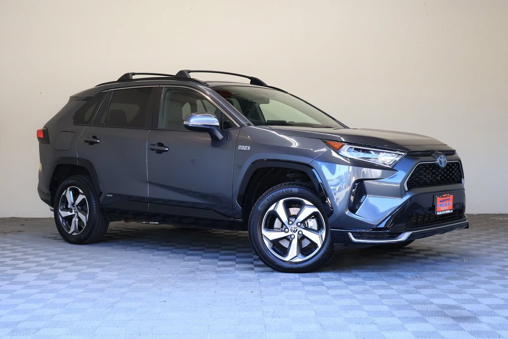 Used 2021 Toyota RAV4 SE w/ Weather & Moonroof Package AWD/4WD image 2