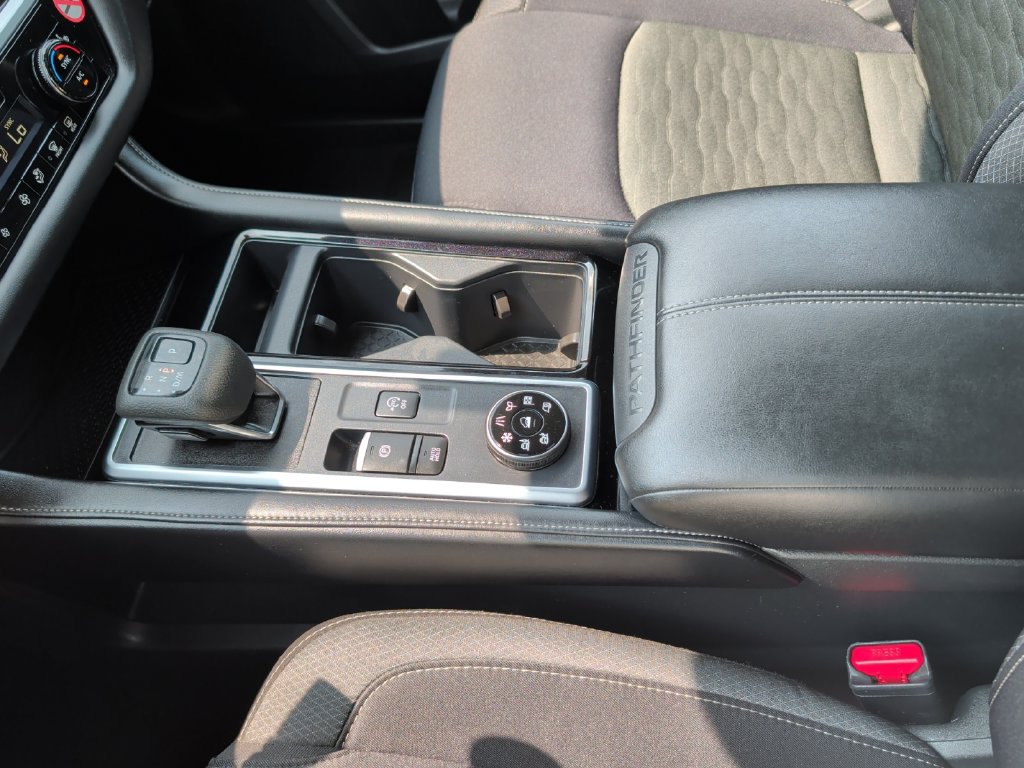 Used 2025 Nissan Pathfinder SV AWD/4WD image 25