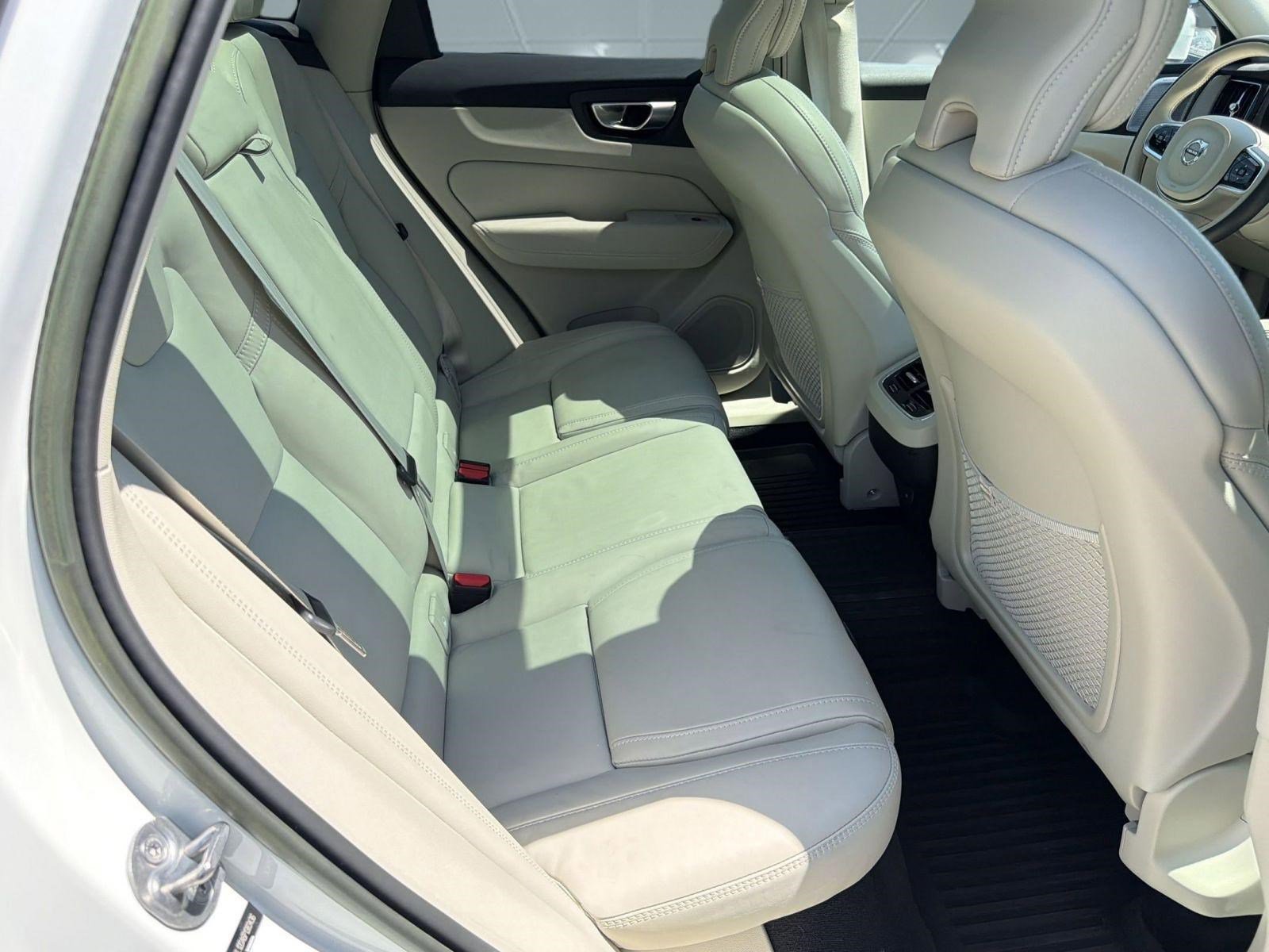 Used 2023 Volvo XC60 B5 Ultimate w/ Protection Package Premier image 29