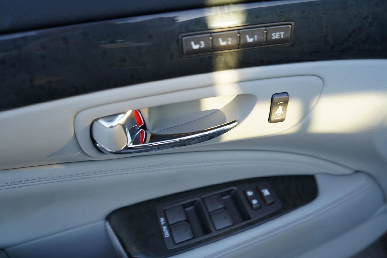 Used 2012 Lexus LS 460 image 17