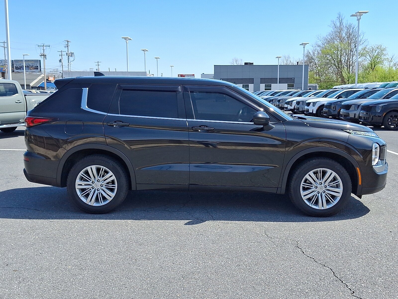 Used 2022 Mitsubishi Outlander ES video 4