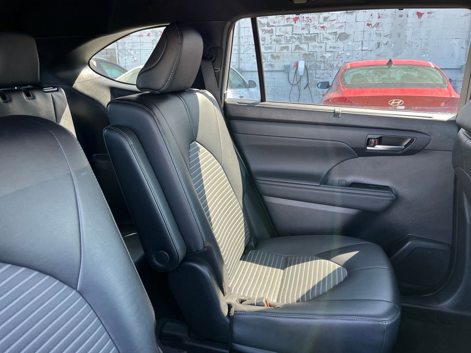 Used 2024 Toyota Highlander XSE FWD image 42