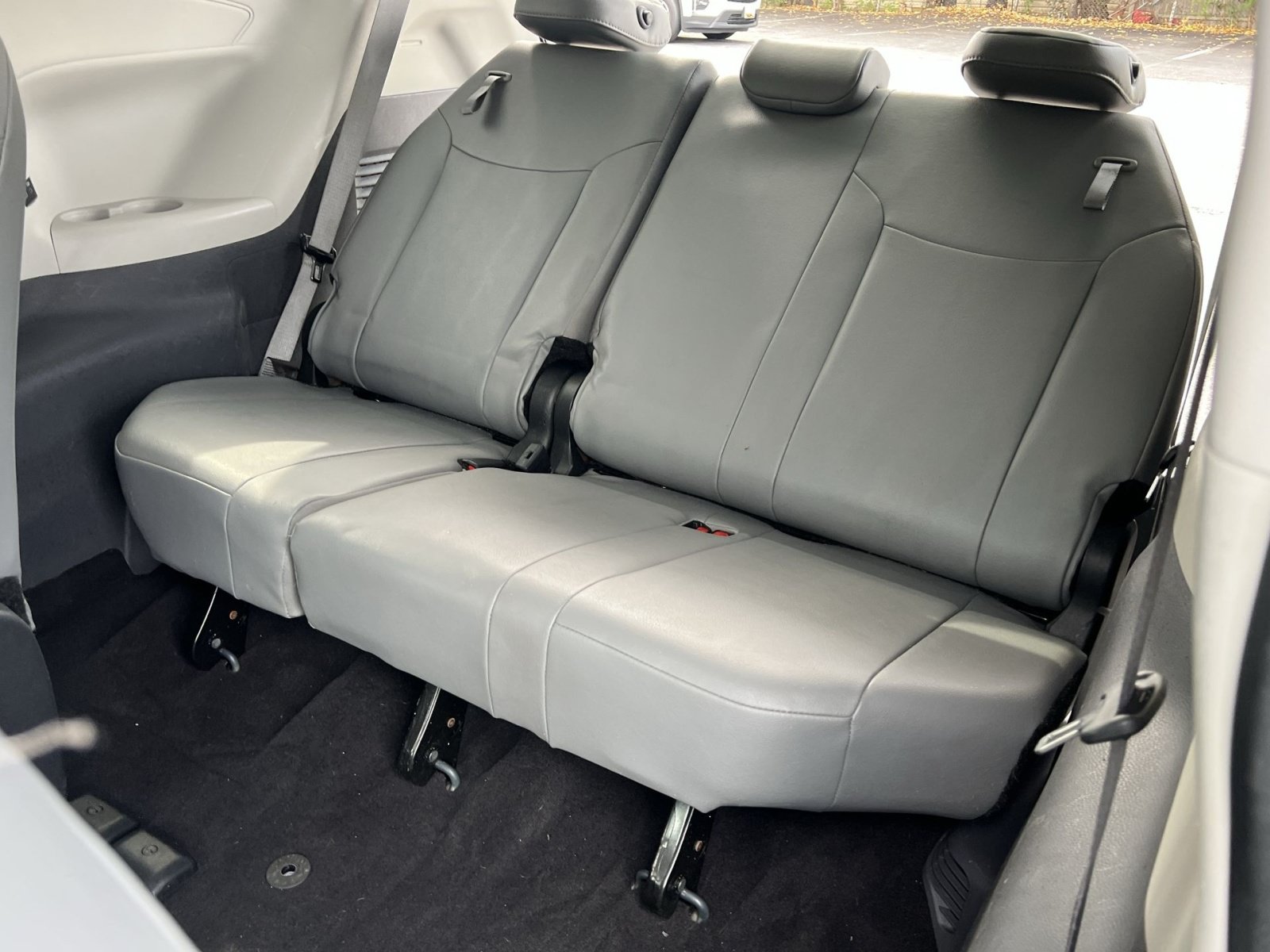 Used 2023 Toyota Sienna XLE FWD image 25