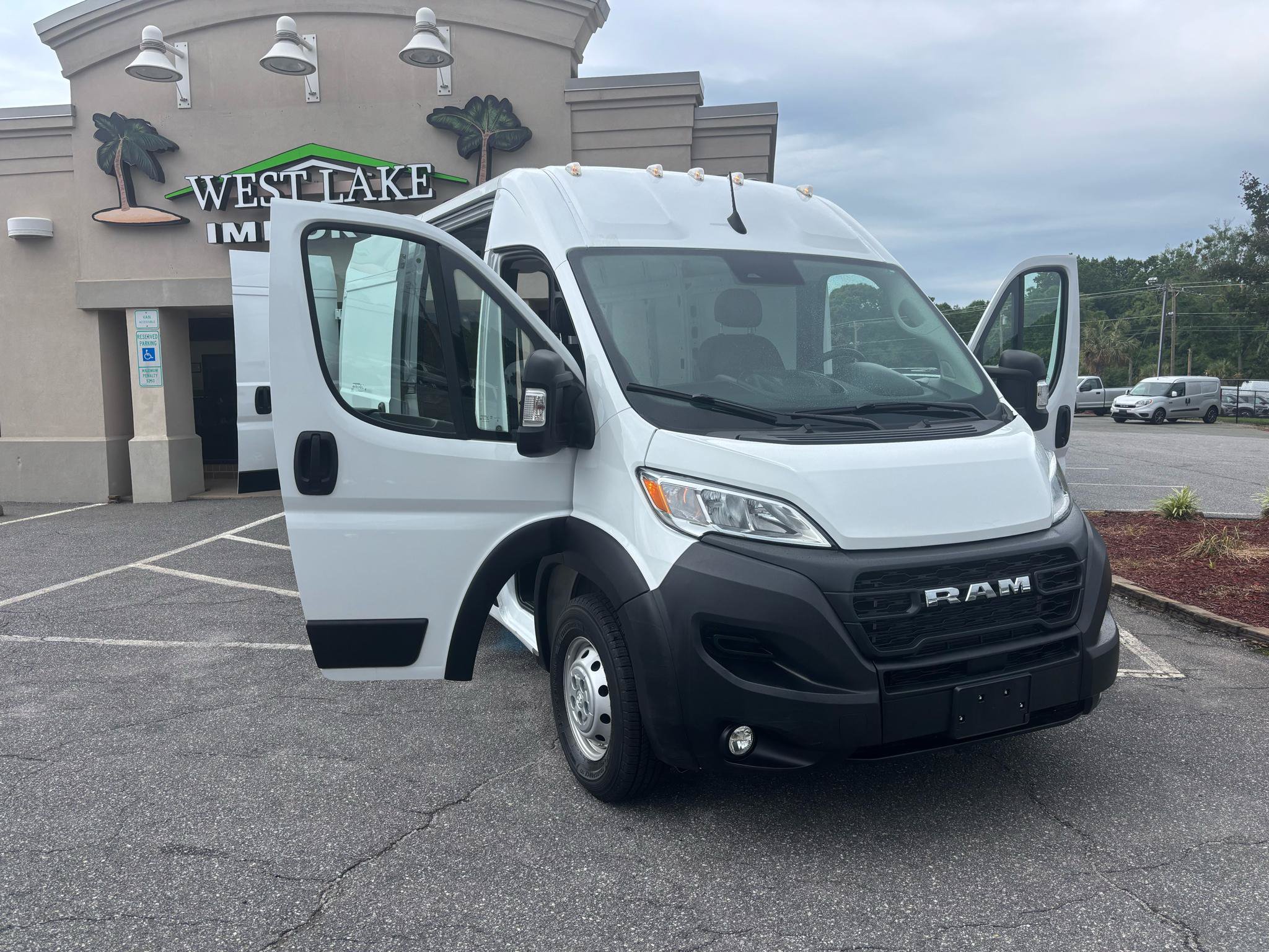 Used 2024 RAM ProMaster 2500 w/ Convenience Group FWD image 19