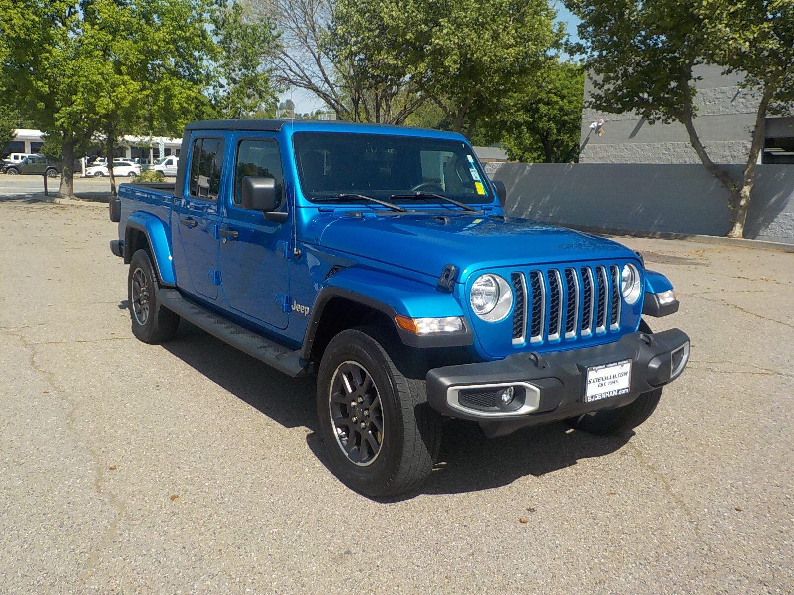 Used 2023 Jeep Gladiator Overland w/ Popular Equipment Package AWD/4WD image 2