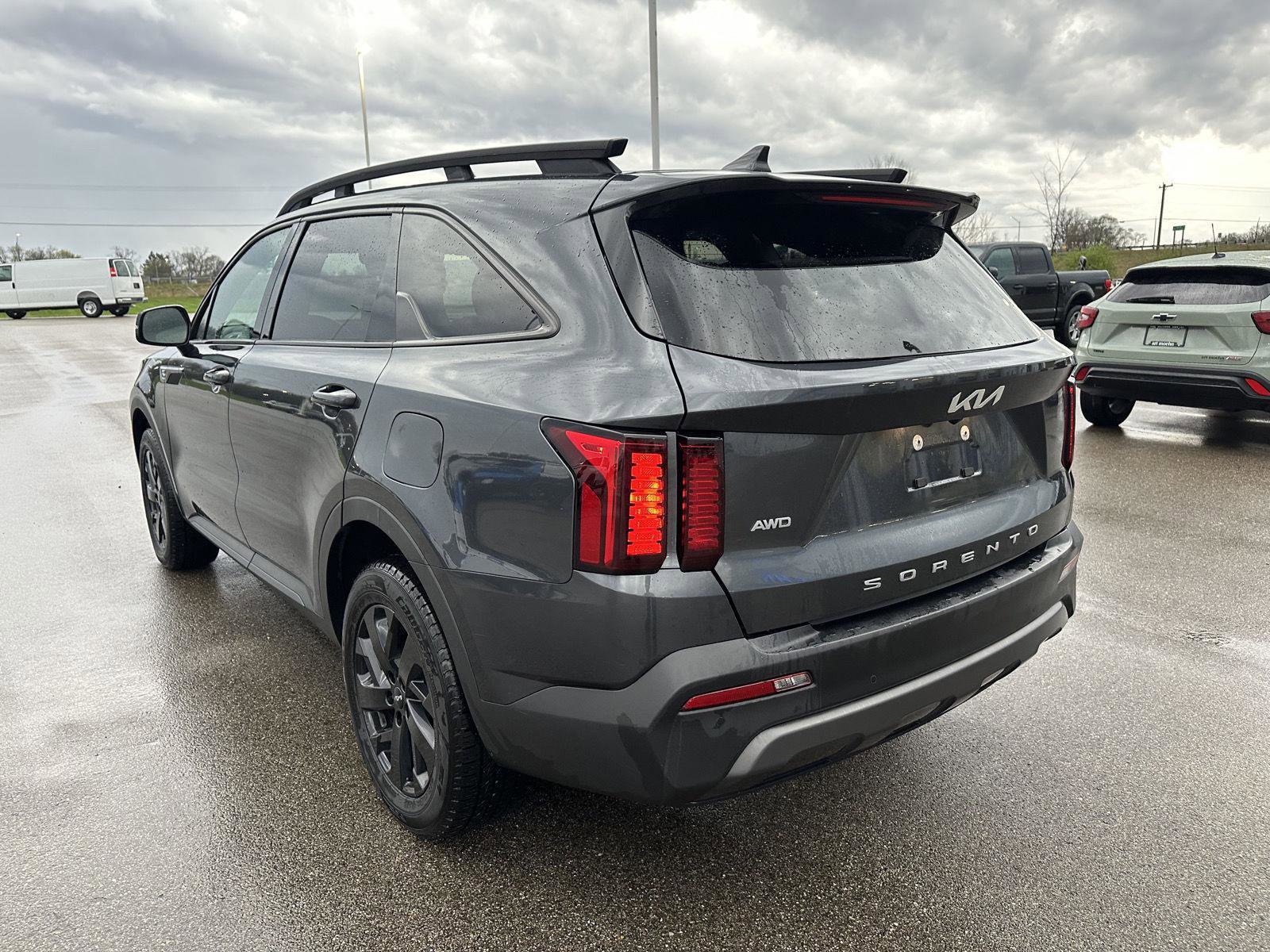 Used 2022 Kia Sorento S w/ Panoramic Sunroof Package AWD/4WD image 3