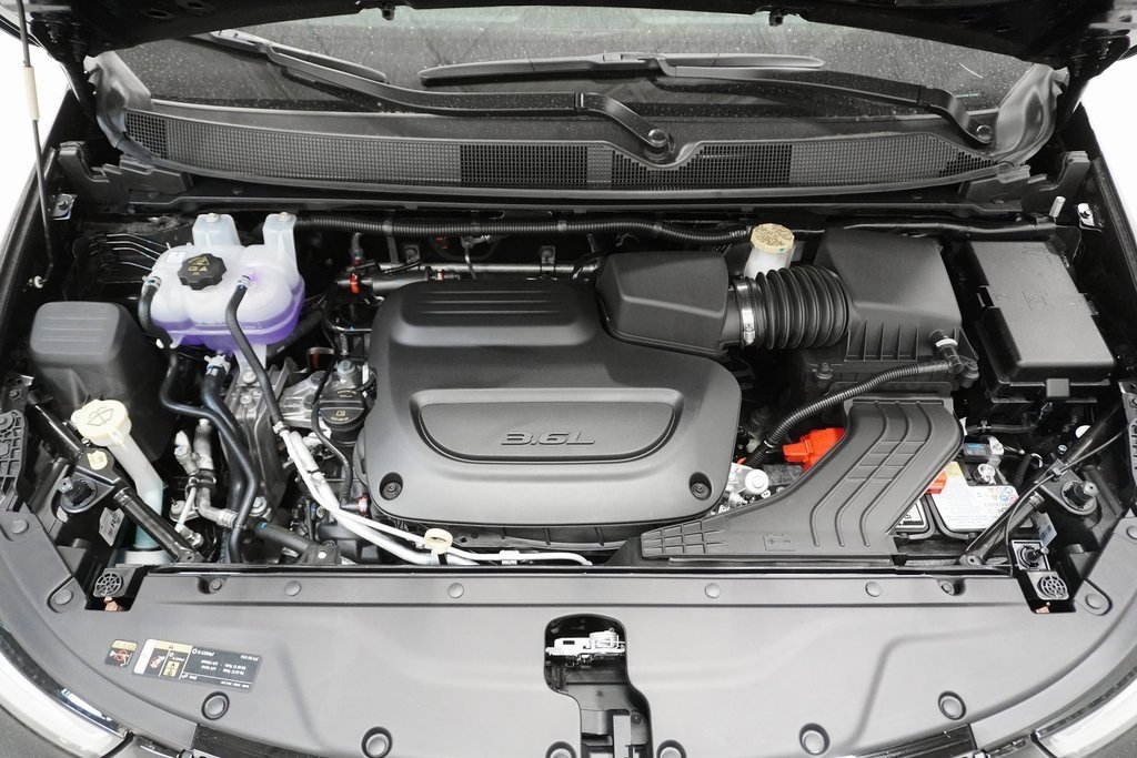 Used 2024 Chrysler Pacifica Limited w/ S Appearance Package image 8