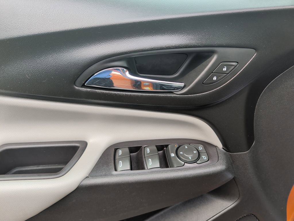 Used 2018 Chevrolet Equinox LS image 10