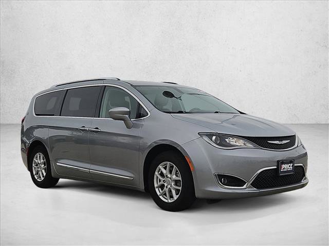 Used 2020 Chrysler Pacifica Touring-L FWD image 3