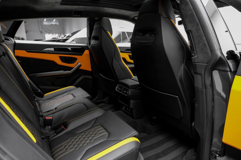 Used 2024 Lamborghini Urus S AWD/4WD image 44