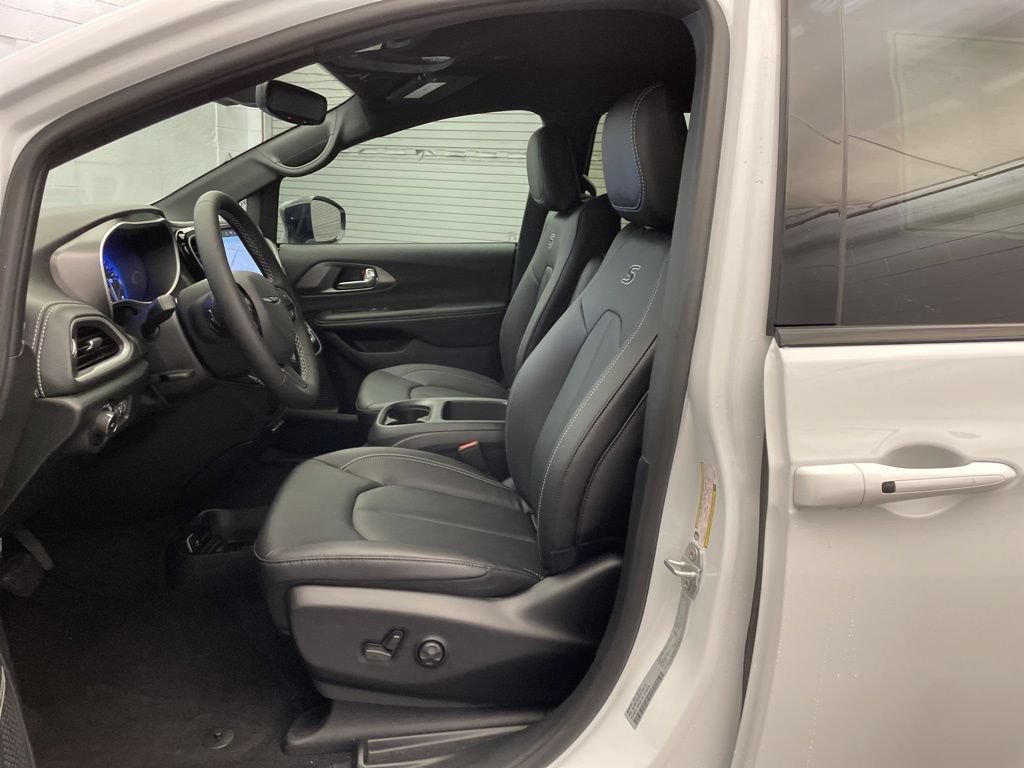 New 2026 Chrysler Pacifica Select FWD image 15