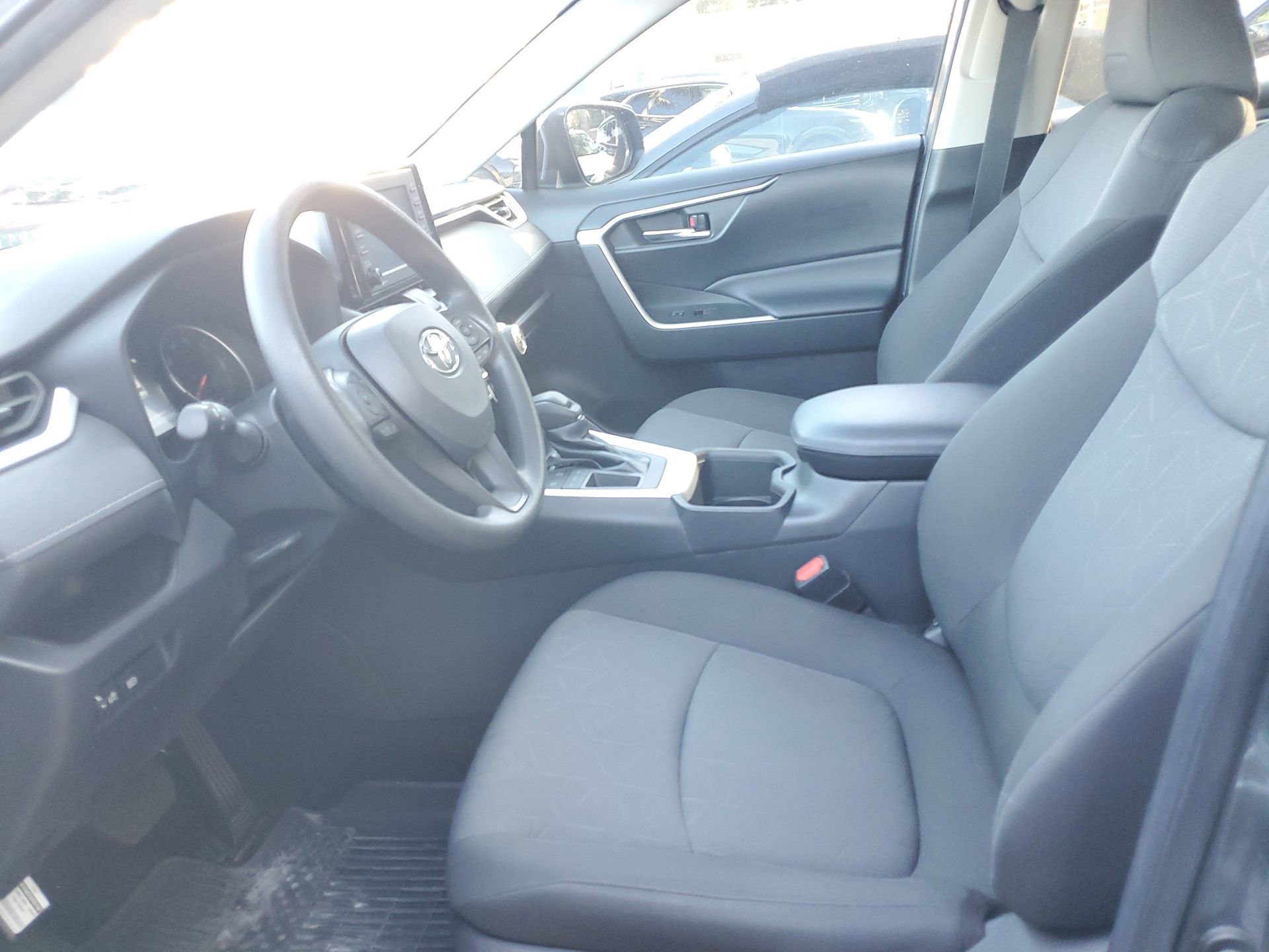 Used 2022 Toyota RAV4 XLE image 31