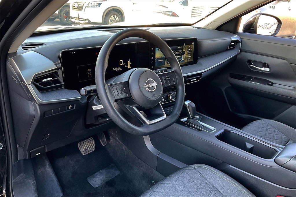 Used 2025 Nissan Kicks SV image 12