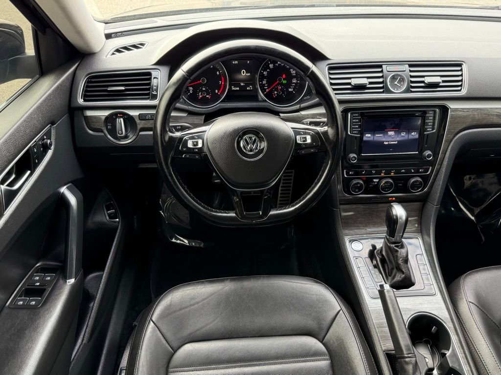 Used 2017 Volkswagen Passat 1.8T SEL Premium image 29
