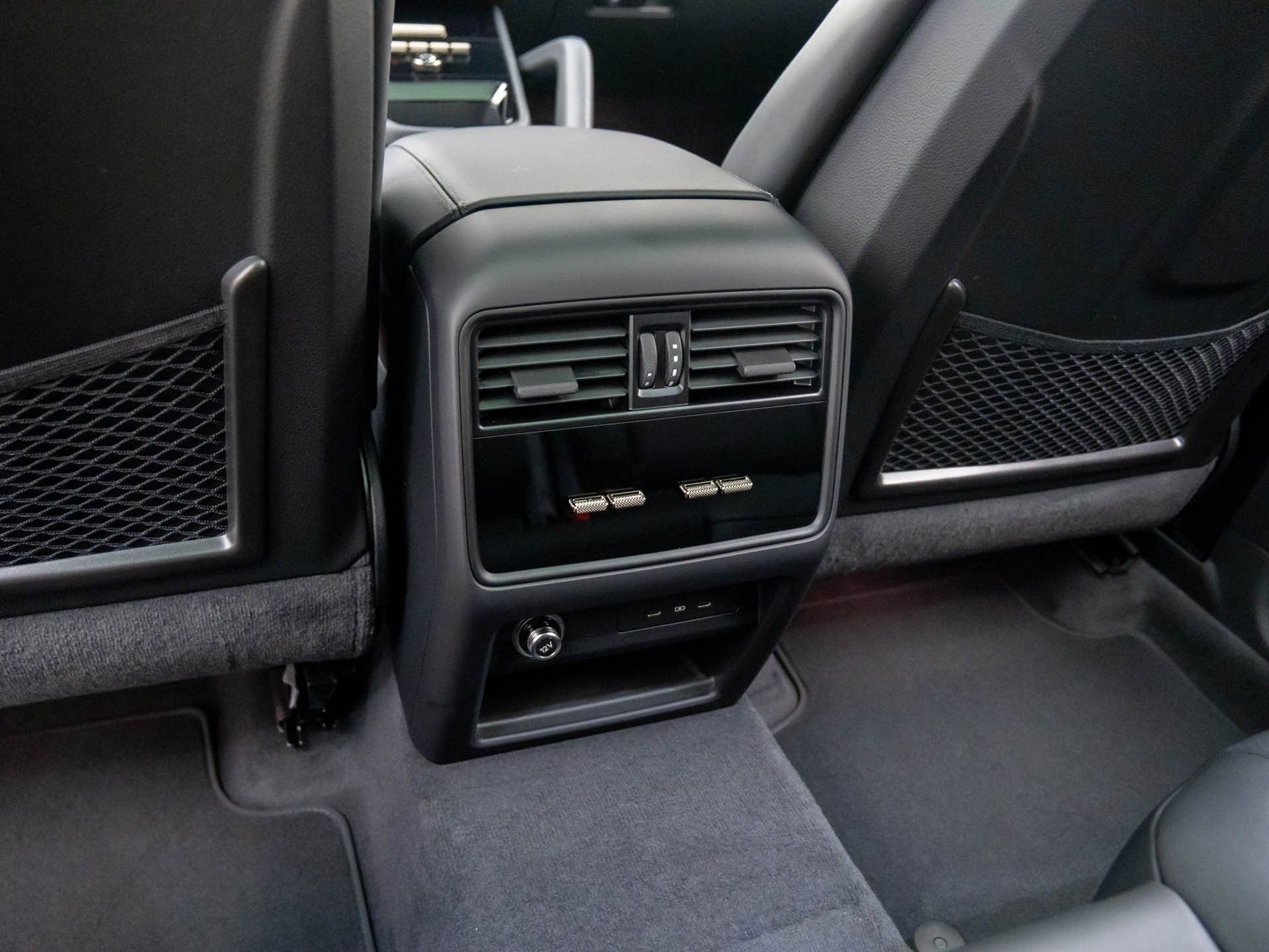 New 2025 Porsche Cayenne Turbo AWD/4WD image 21