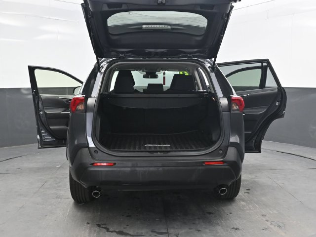 Used 2021 Toyota RAV4 LE AWD/4WD image 46
