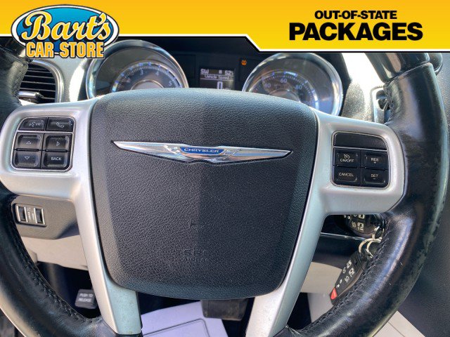 Used 2015 Chrysler Town & Country Limited Platinum FWD image 27