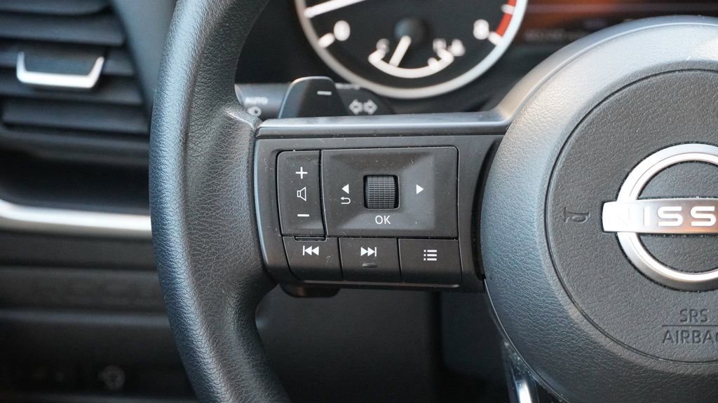 Used 2023 Nissan Rogue S image 27