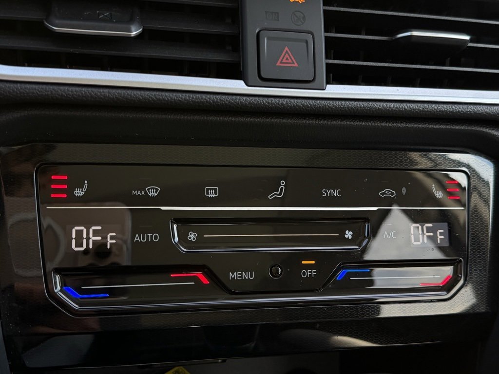 Certified 2025 Volkswagen Taos SE image 12