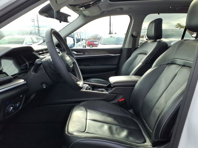 Used 2023 Jeep Grand Cherokee 4WD 4xe w/ Luxury Tech Group II image 23