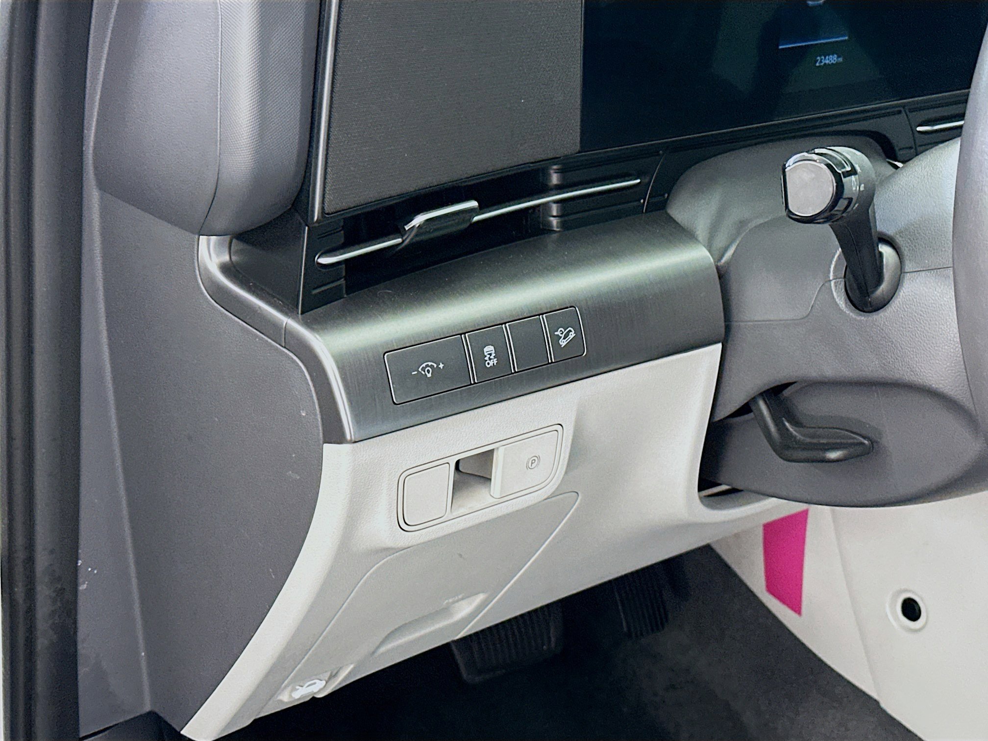 Used 2025 Hyundai Kona SEL image 17