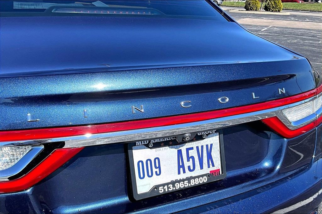 Used 2017 Lincoln Continental Select image 8