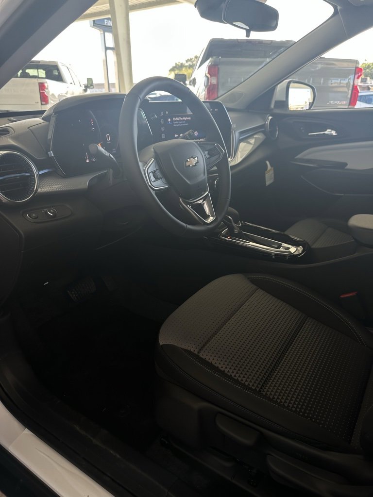 New 2025 Chevrolet Trax LT w/ Driver Confidence Package image 7