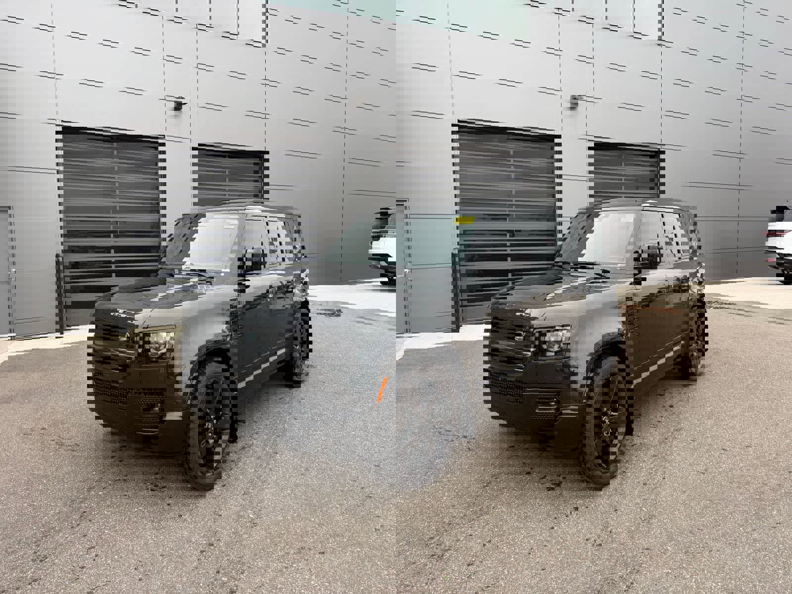 Used 2023 Land Rover Defender 110 V8 video 1