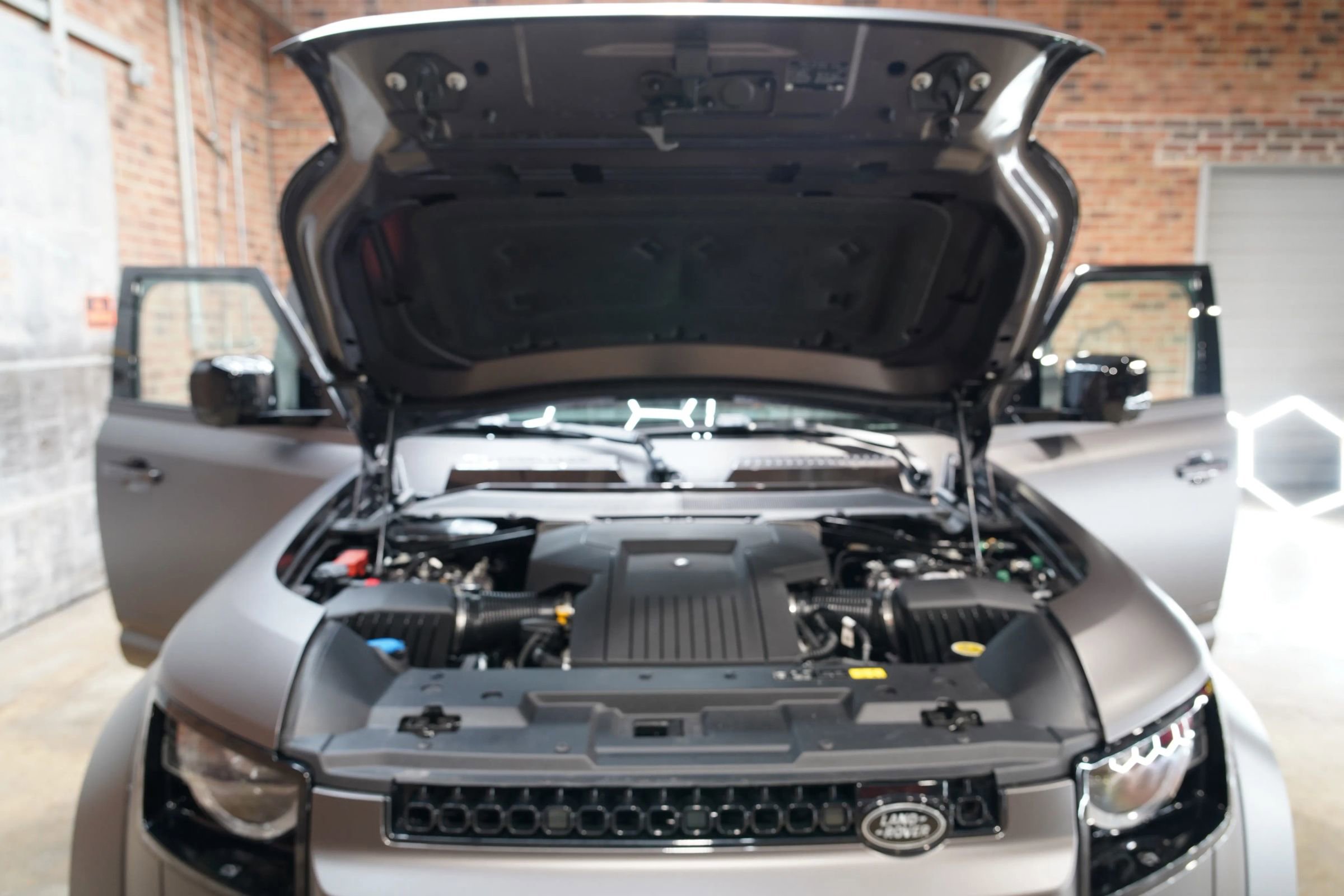 Used 2025 Land Rover Defender 110 image 37