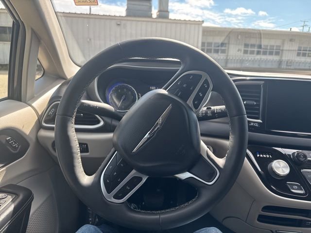 Used 2022 Chrysler Pacifica Touring-L image 22