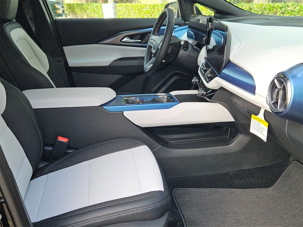 New 2026 Chevrolet Equinox EV LT image 24