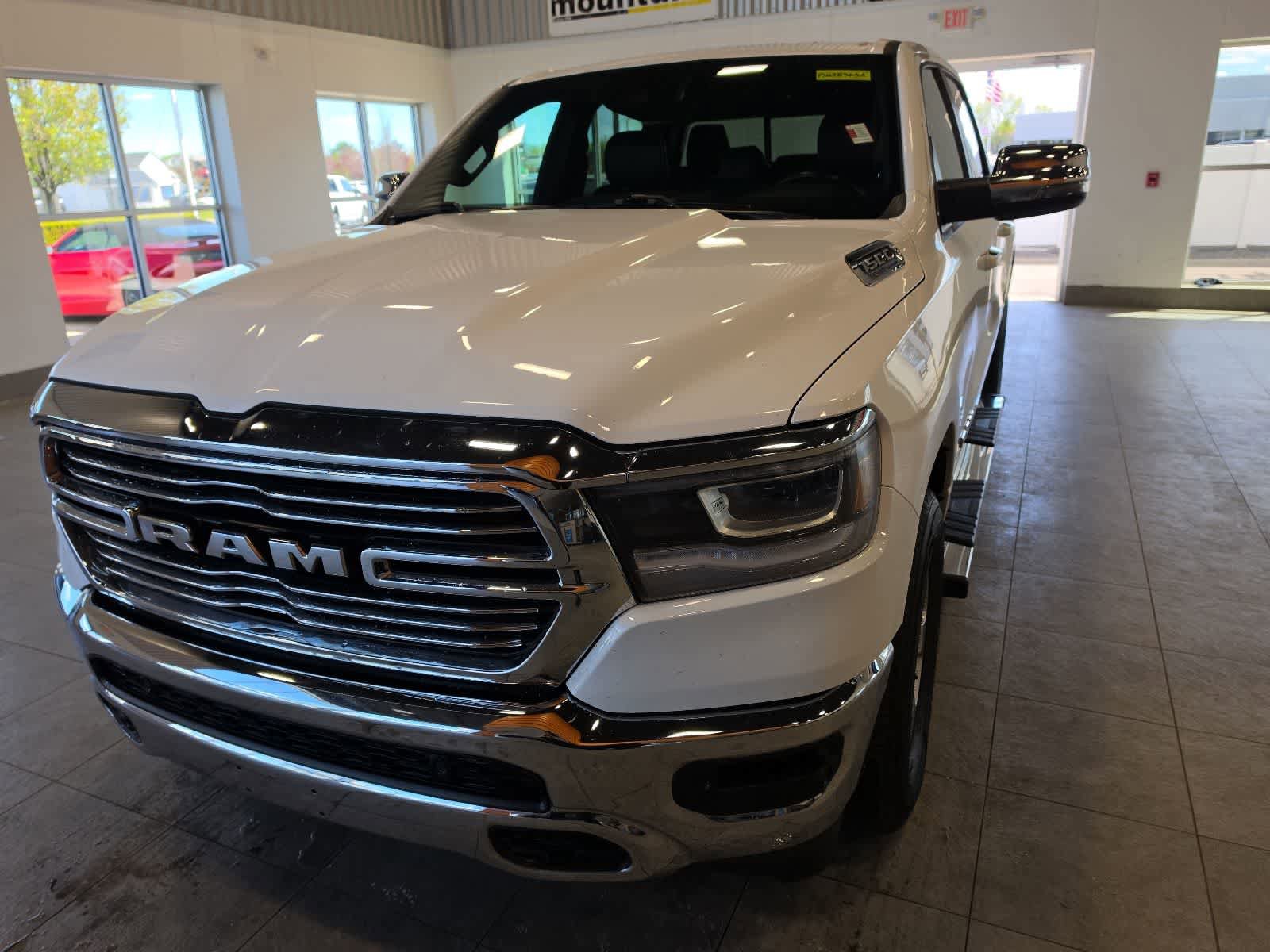 Used 2023 RAM 1500 Laramie AWD/4WD image 2