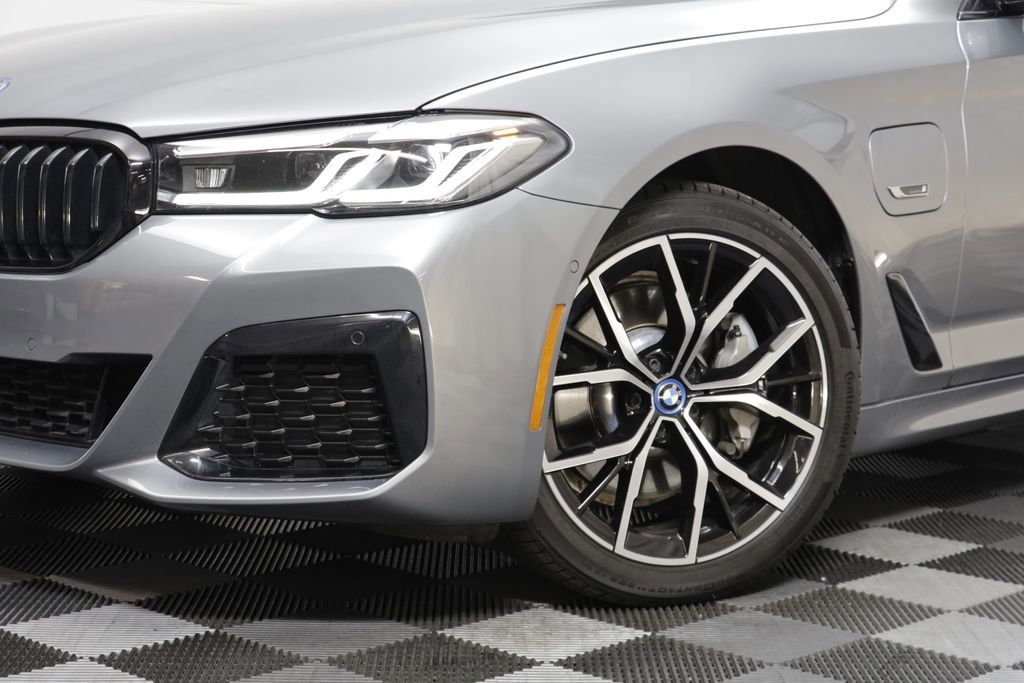 Certified 2023 BMW 530e xDrive w/ Executive Package image 3
