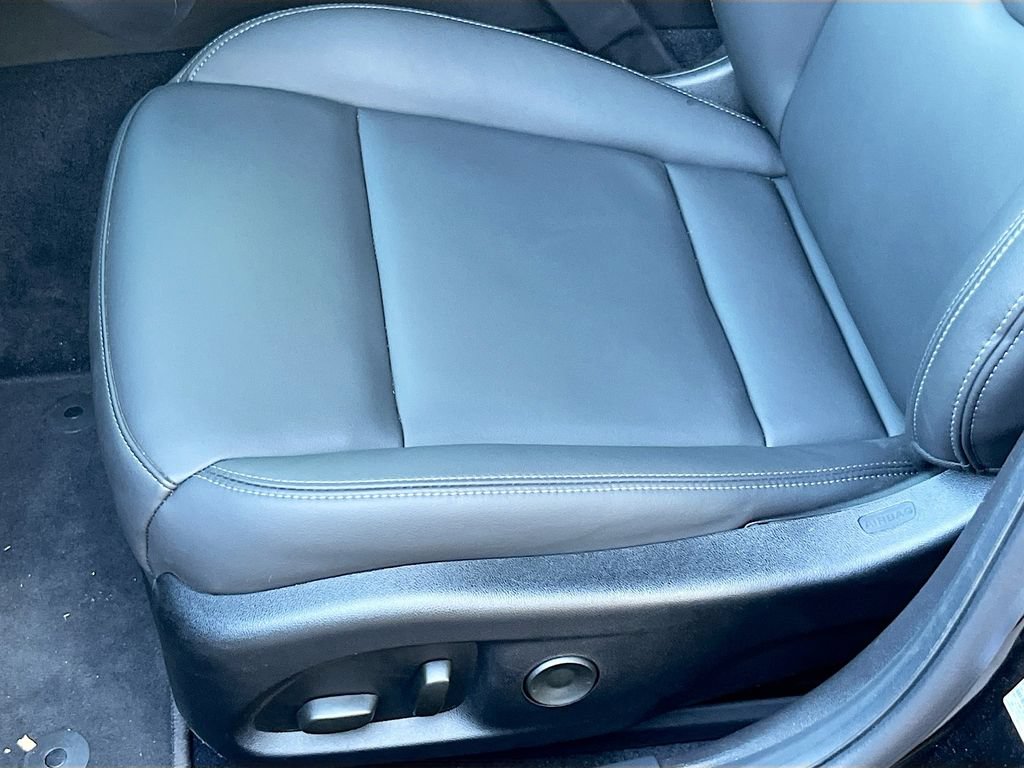 Used 2025 Cadillac CT4 Luxury w/ Cold Weather Package RWD image 19