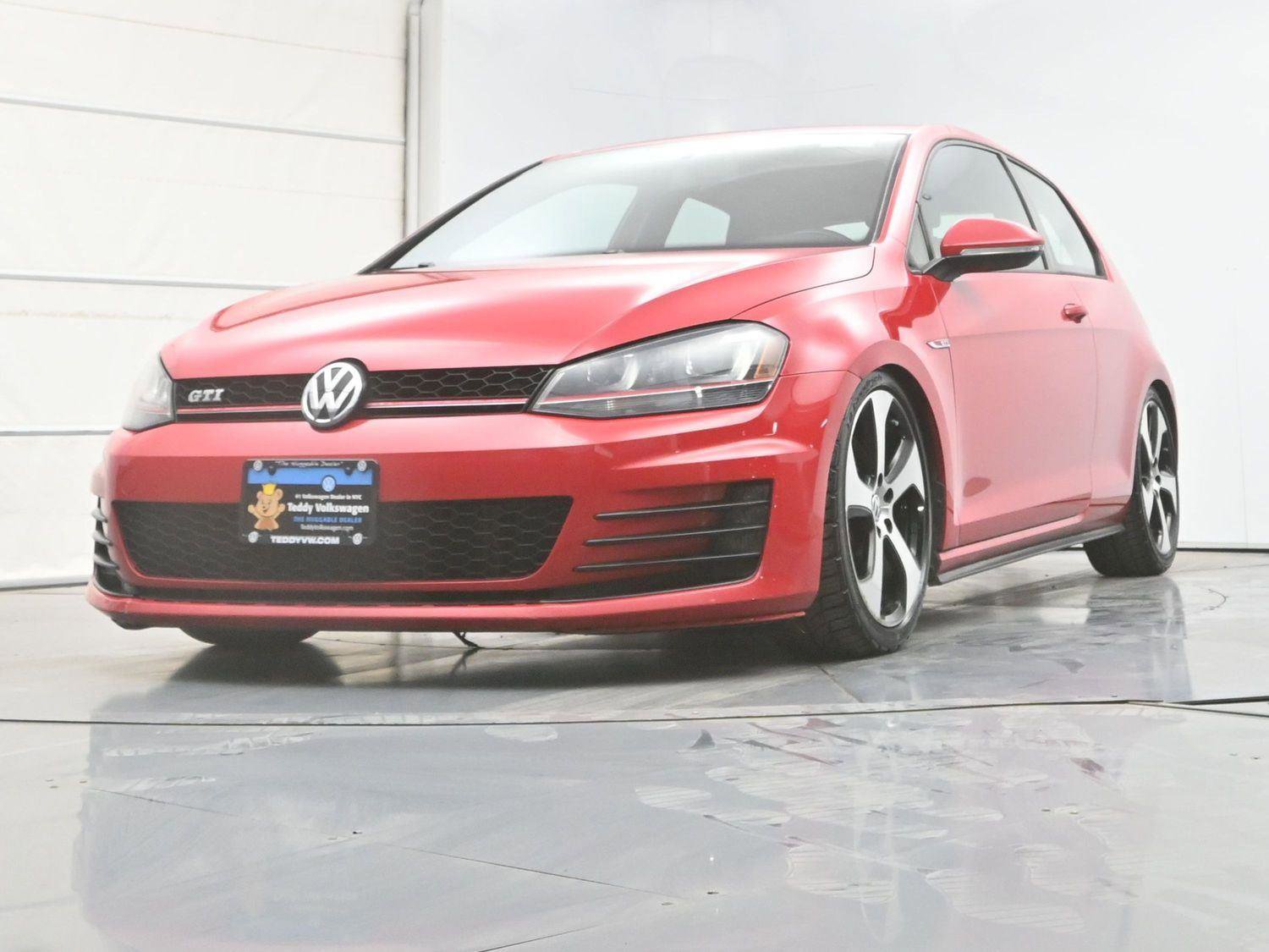 Used 2015 Volkswagen Golf S image 27