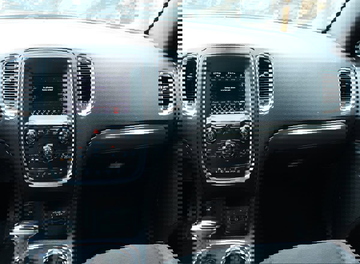 Used 2020 Dodge Durango SXT image 46