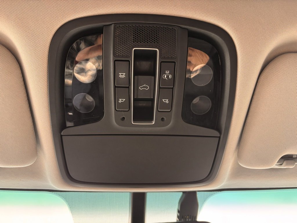 Used 2016 Kia Sorento SX image 25