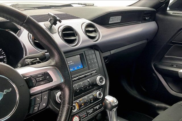 Used 2017 Ford Mustang GT RWD image 5