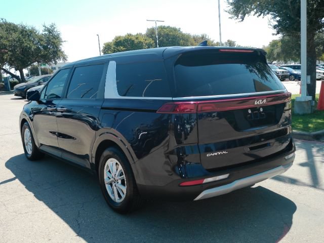 Used 2024 Kia Carnival LX FWD image 9
