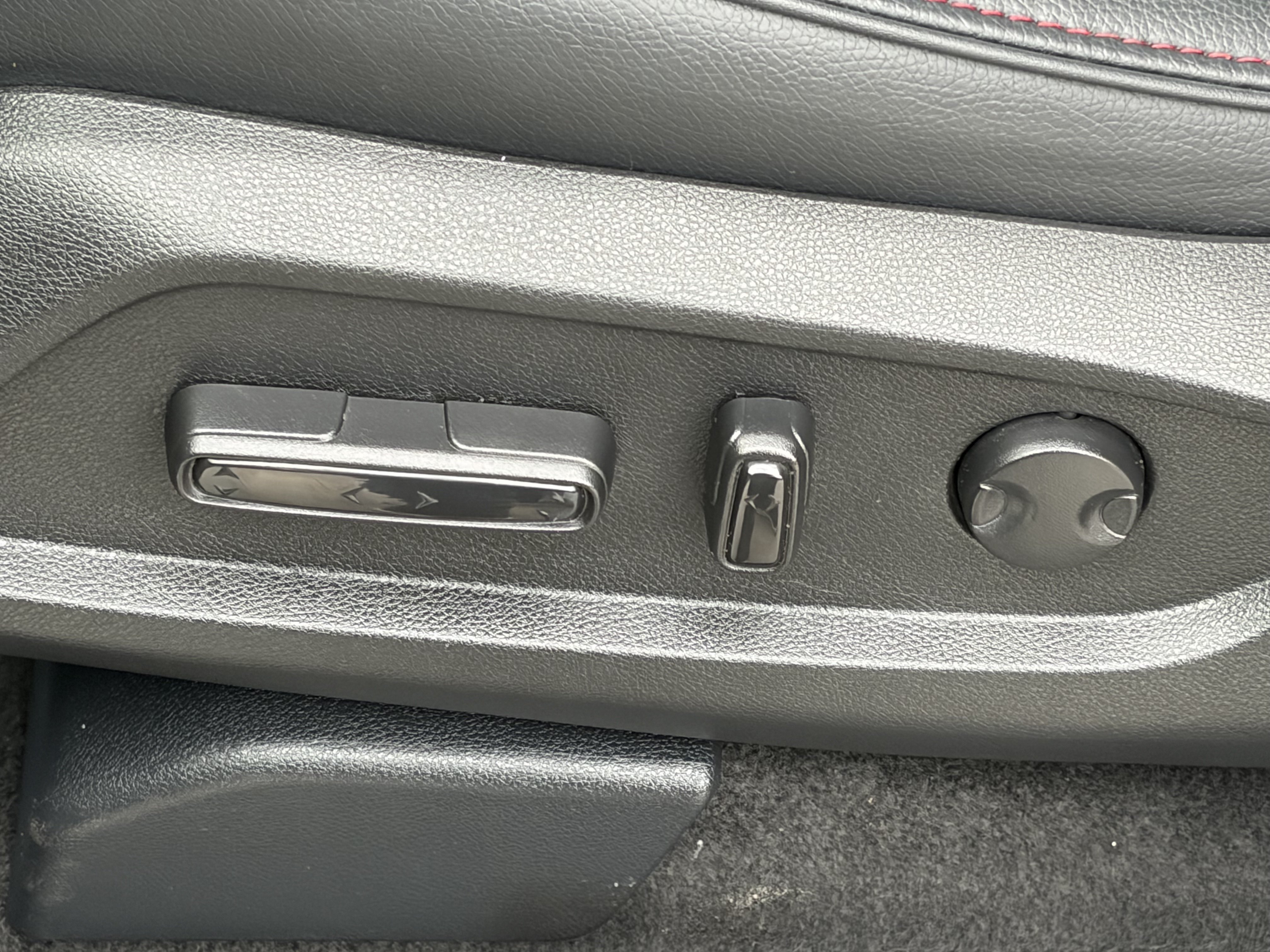Used 2025 Honda Pilot Black Edition image 31