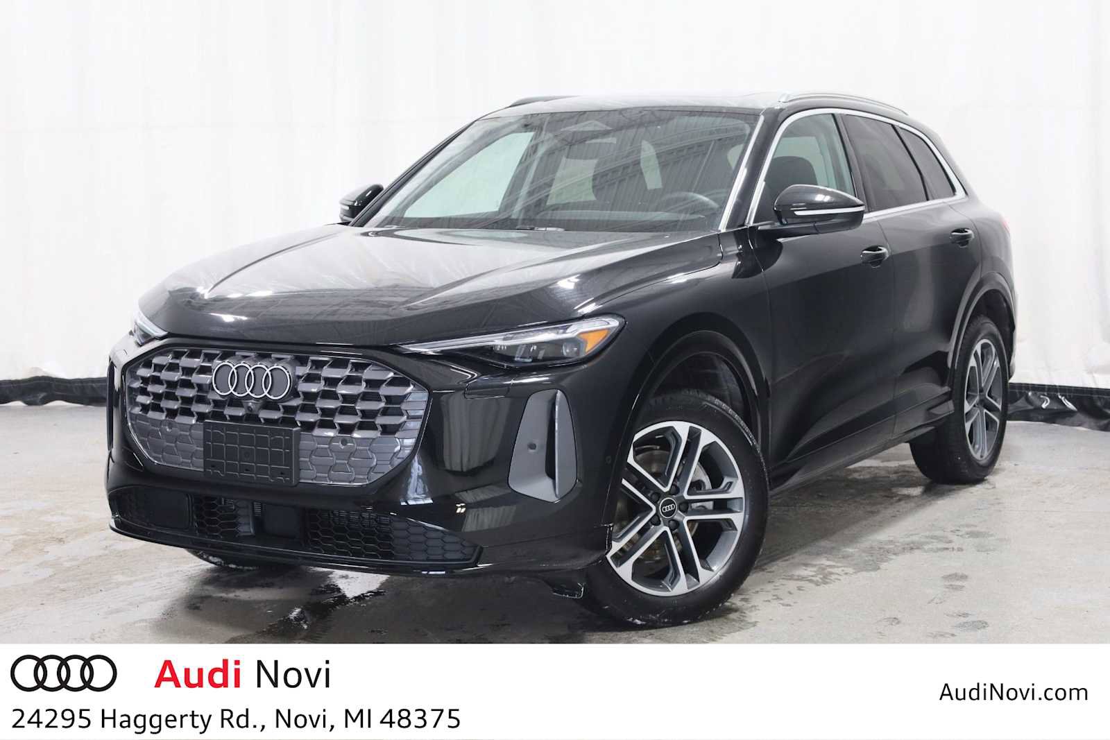 Certified 2025 Audi Q5 Premium Plus w/ Premium Plus image 1