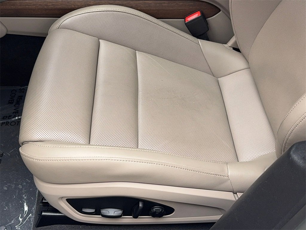 Used 2023 Porsche Taycan w/ Premium Package image 39