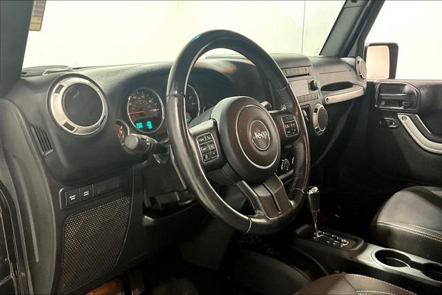 Used 2016 Jeep Wrangler Unlimited Rubicon w/ Dual Top Group AWD/4WD image 16