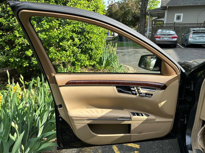 Used 2011 Mercedes-Benz S 550 4MATIC image 9