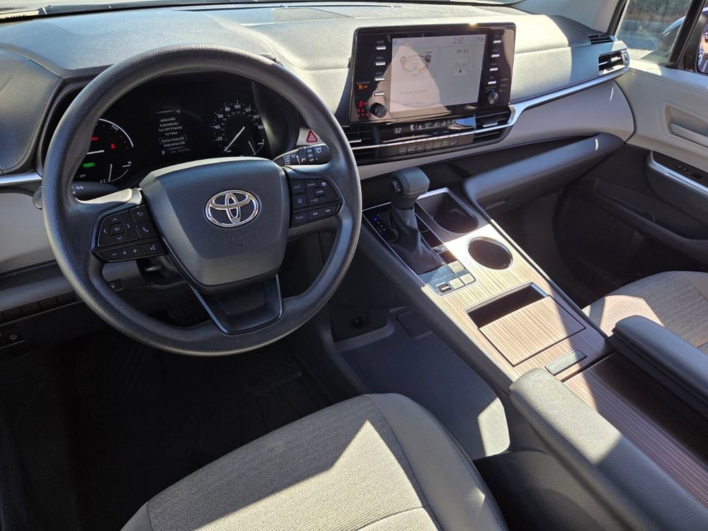 Certified 2023 Toyota Sienna LE AWD/4WD image 7