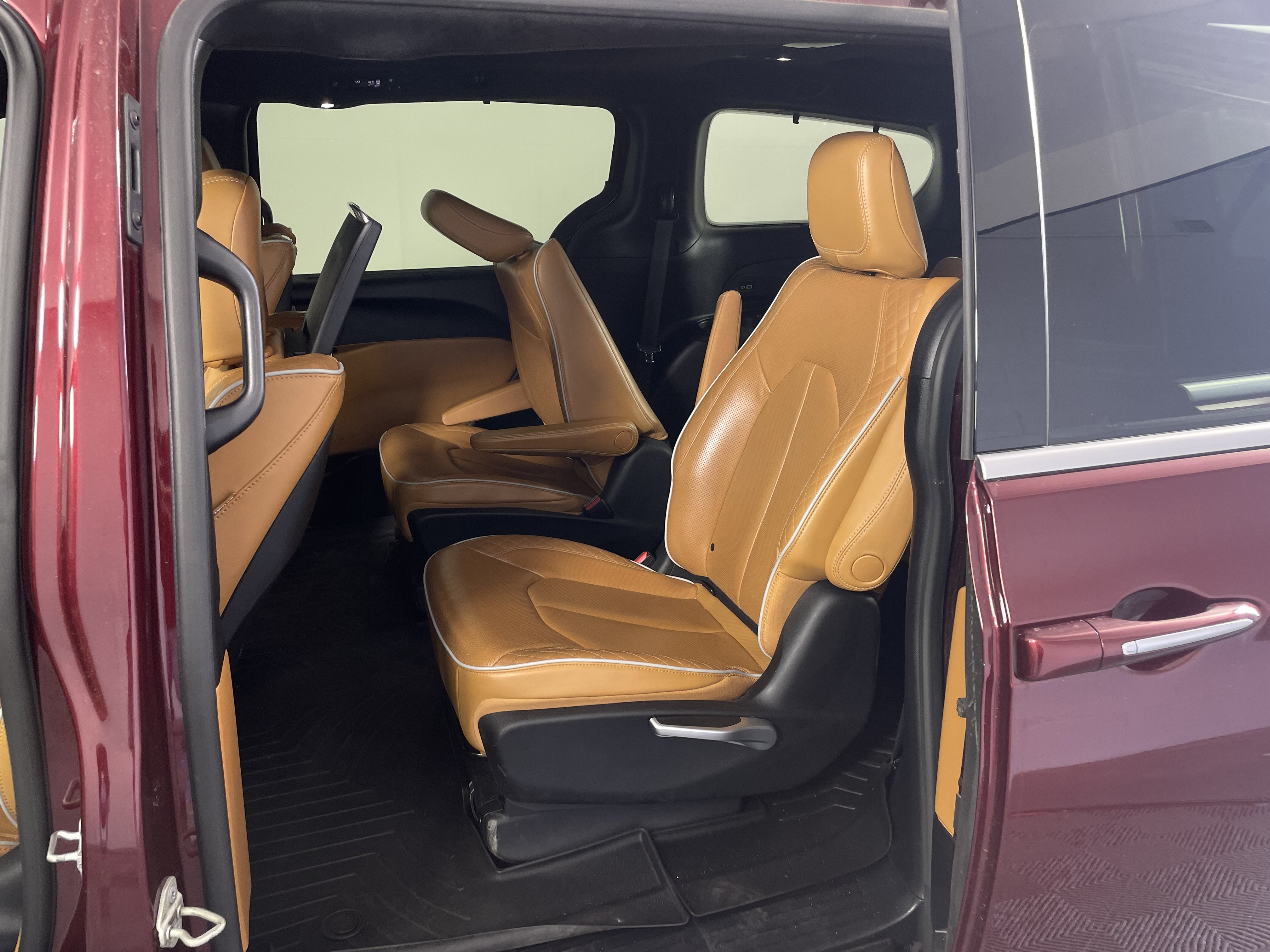 Used 2021 Chrysler Pacifica Pinnacle FWD image 11