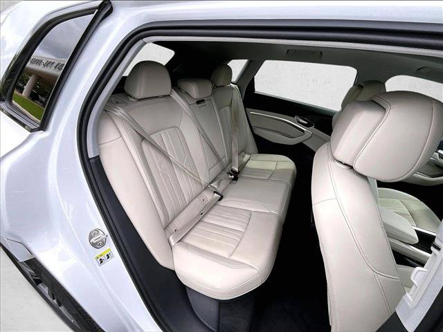 Used 2022 Audi e-tron Premium AWD/4WD image 29