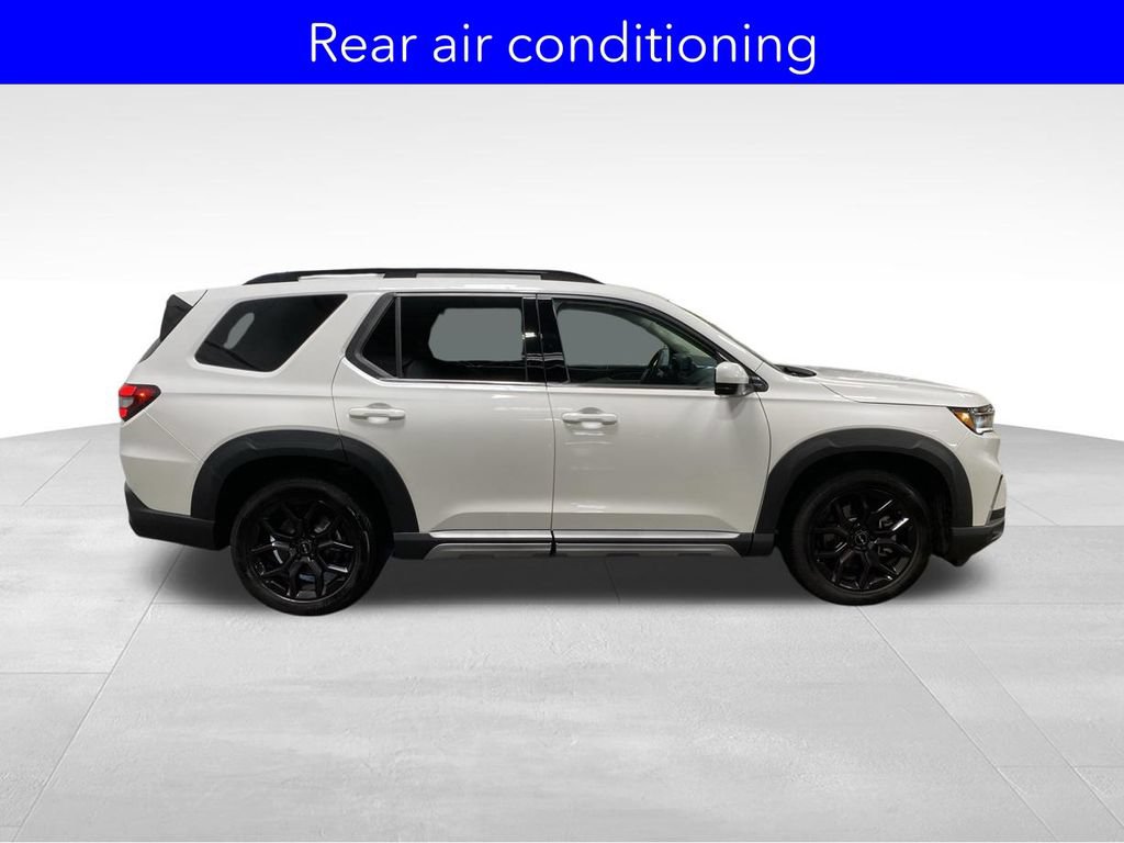 Used 2025 Honda Pilot Touring image 10