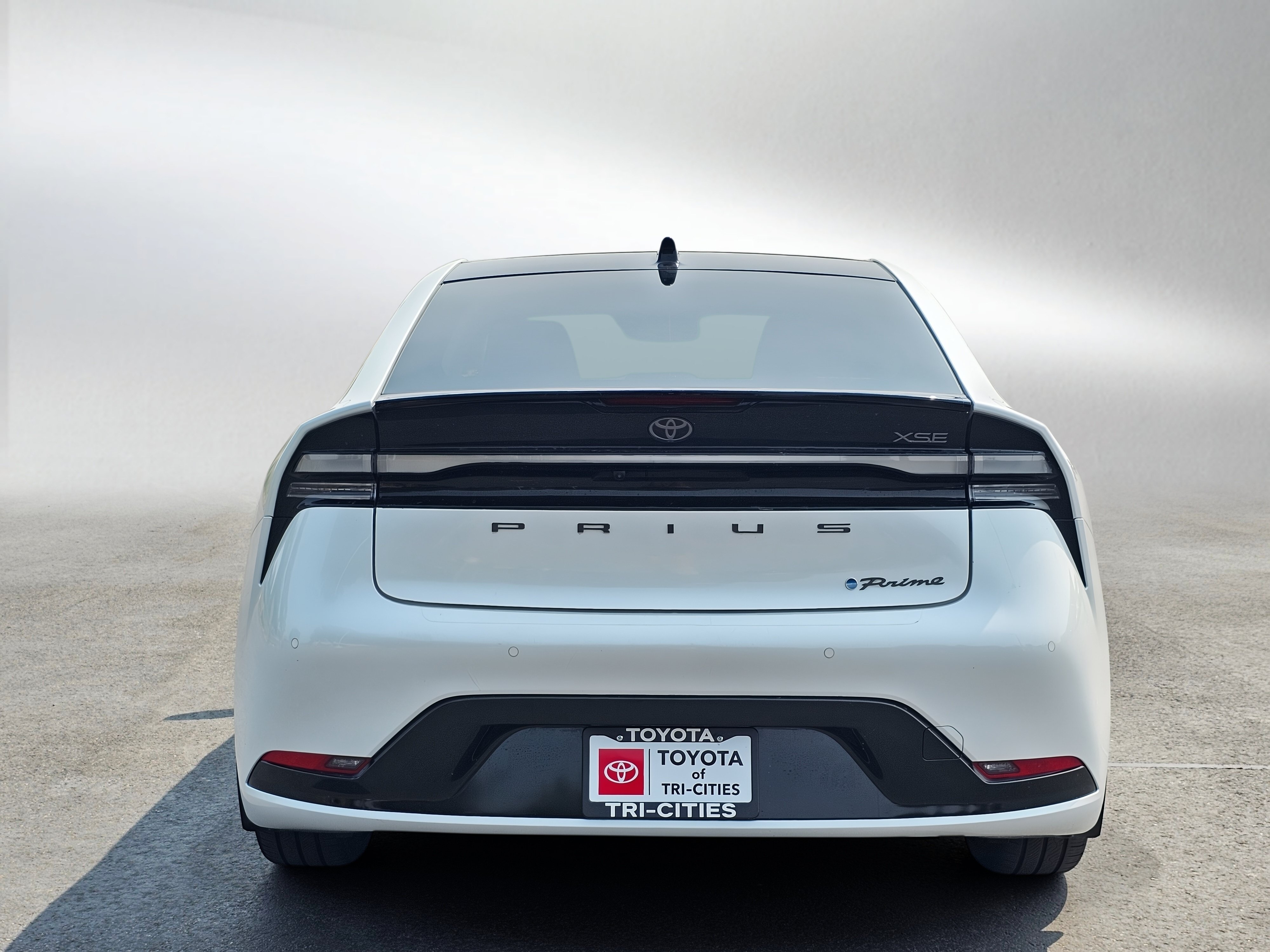 Used 2023 Toyota Prius Prime FWD image 4