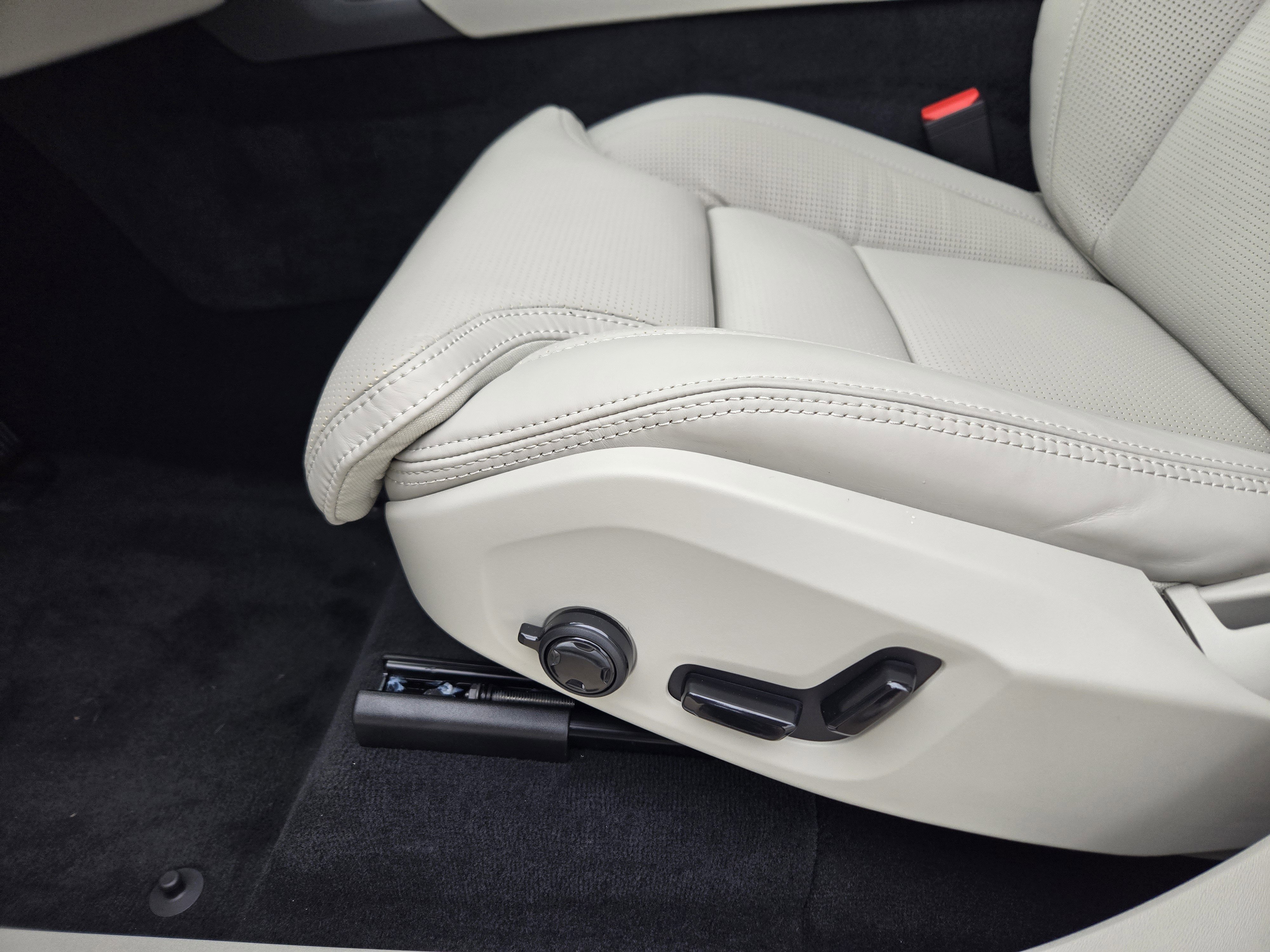 New 2026 Volvo XC90 B6 Ultra w/ Protection Package image 26